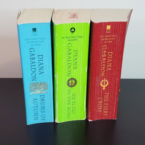 Diana Gabaldon Book Lot of 3 Paperback Medium Size Outlander Series EX-LIBRARY - Picture 1 of 16